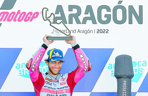 Bastianini pips Bagnaia to win Aragon GP as Quartararo crashes