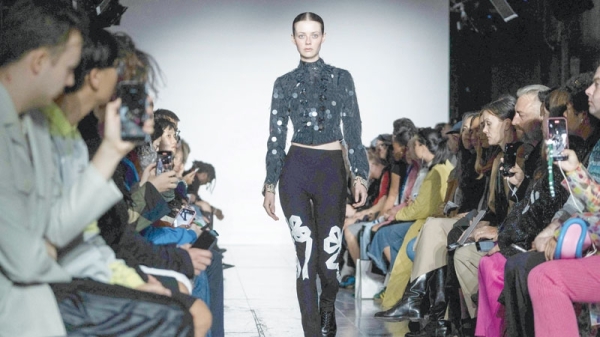 London Fashion Week opens in mourning for queen