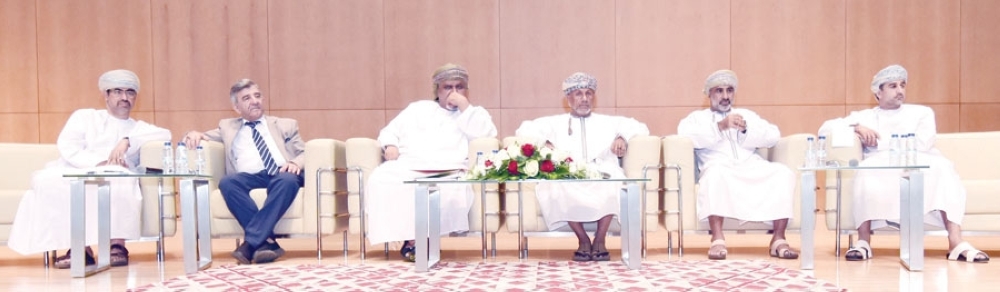 ندوة بصلالة تبحث أهمية الاستثمار وتعزيز القيمة المضافة للبان العماني