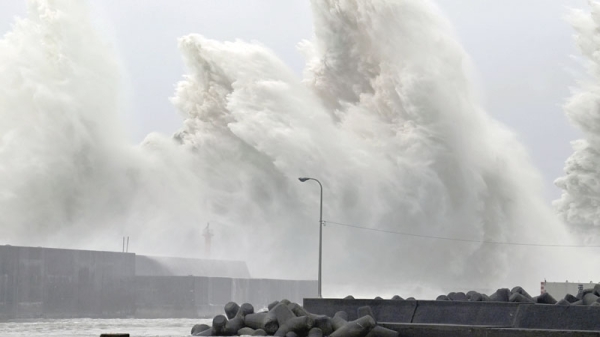 2 killed as typhoon batters Japan with record rain