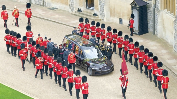World says goodbye to Queen from cafes and consulates
