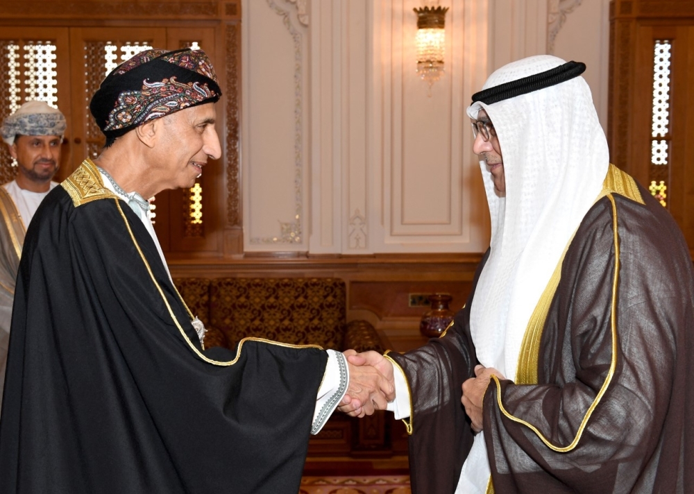 نيابةً عن جلالة السلطان.. السيد فهد يستقبل المشاركين في الاجتماع الـ 16 للمجالس التشريعية الخليجية