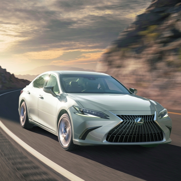 Experience amazing luxury with the Lexus ES
