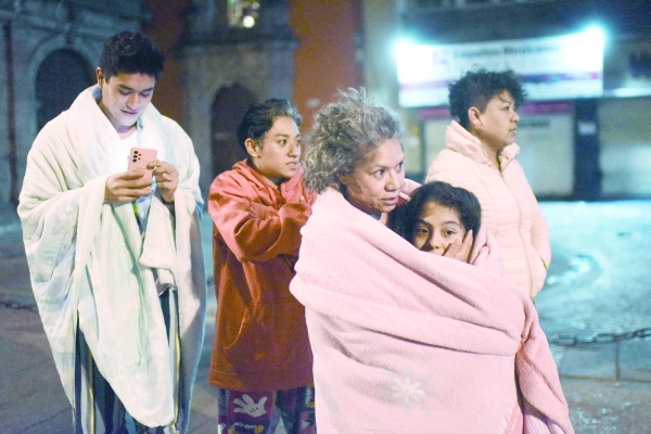 Strong nighttime quake jolts sleeping Mexicans