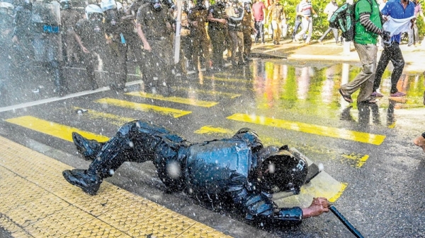 Lanka disperses student rally after protest ban