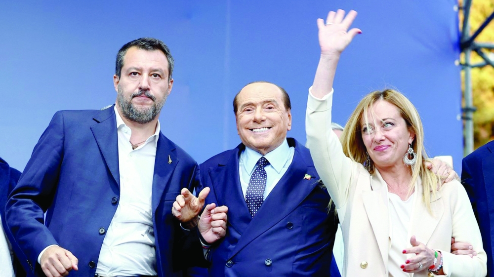 ميلوني تبدأ محادثات شاقة لتشكيل حكومة في إيطاليا