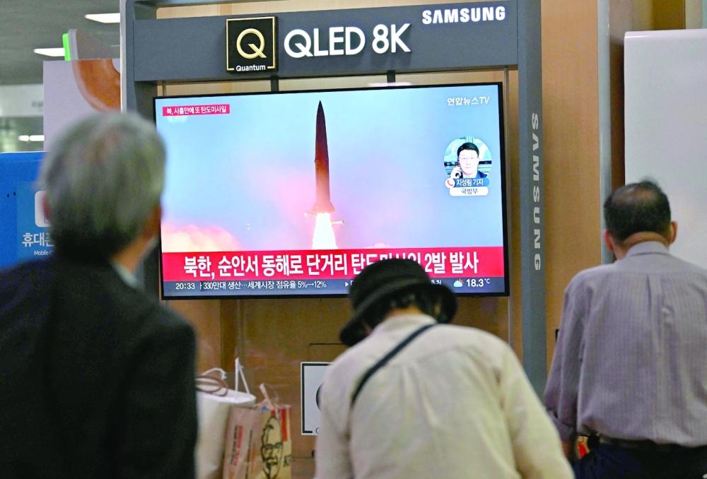 بيونج يانج تطلق صاروخين بالستيين قبل زيارة هاريس