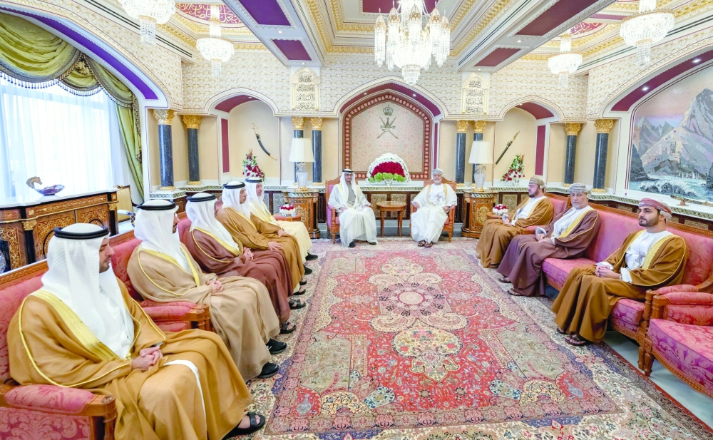 جلالة السلطان والرئيس الإماراتي يبحثان مسيرة العلاقات التاريخية والدفع بها لآفاق أرحب