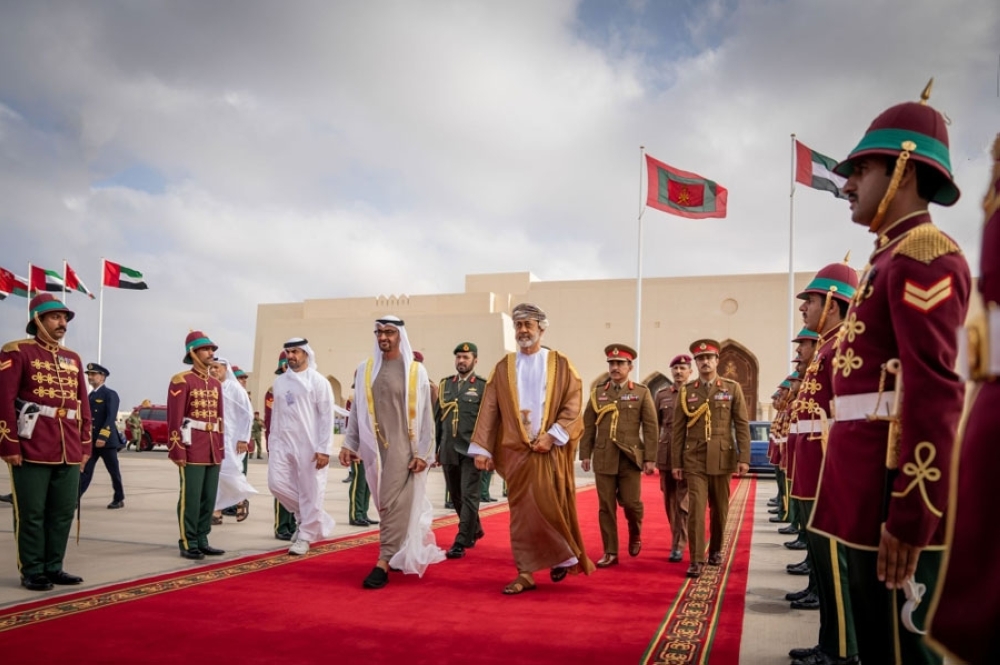 رئيس دولة الإمارات يختتم زيارة «دولة» لسلطنة عمان