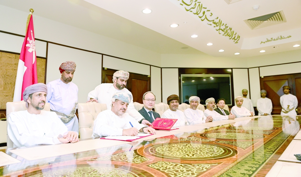 “موانئ هيتشسون صحار” تستلم إدارة وتشغيل ميناء خصب.. بعد غد