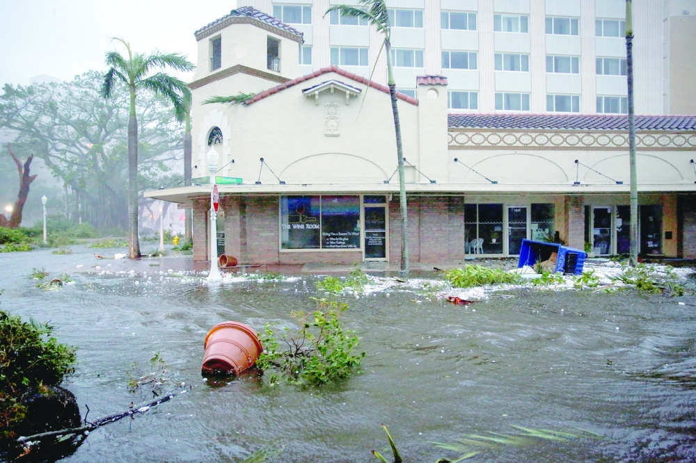 الإعصار إيان يتسبب بفياضانات “كارثية” في فلوريدا