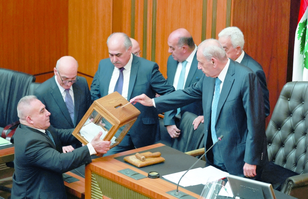 تحذيرات من حدوث فراغ سياسي يفاقم الأزمة الاقتصادية
غياب التوافق في البرلمان يرجىء انتخاب رئيس جديد لجمهورية لبنان