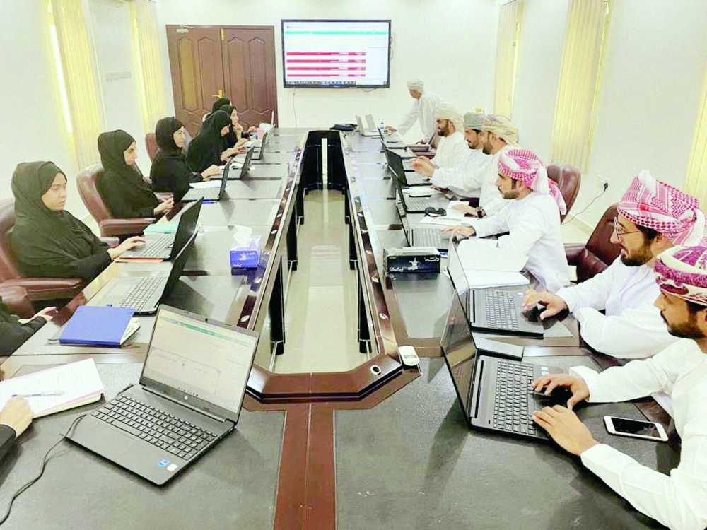 حلقات عمل لبدء تطبيق خطة التحول الرقمي وتقديم الخدمات إلكترونيًا بمسندم