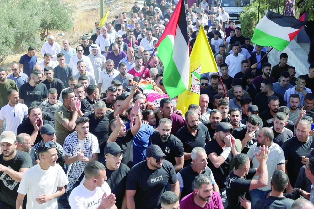 الفلسطينيون يشيعون الطفل “ريان” وواشنطن تدعو للتحقيق في ظروف وفاته