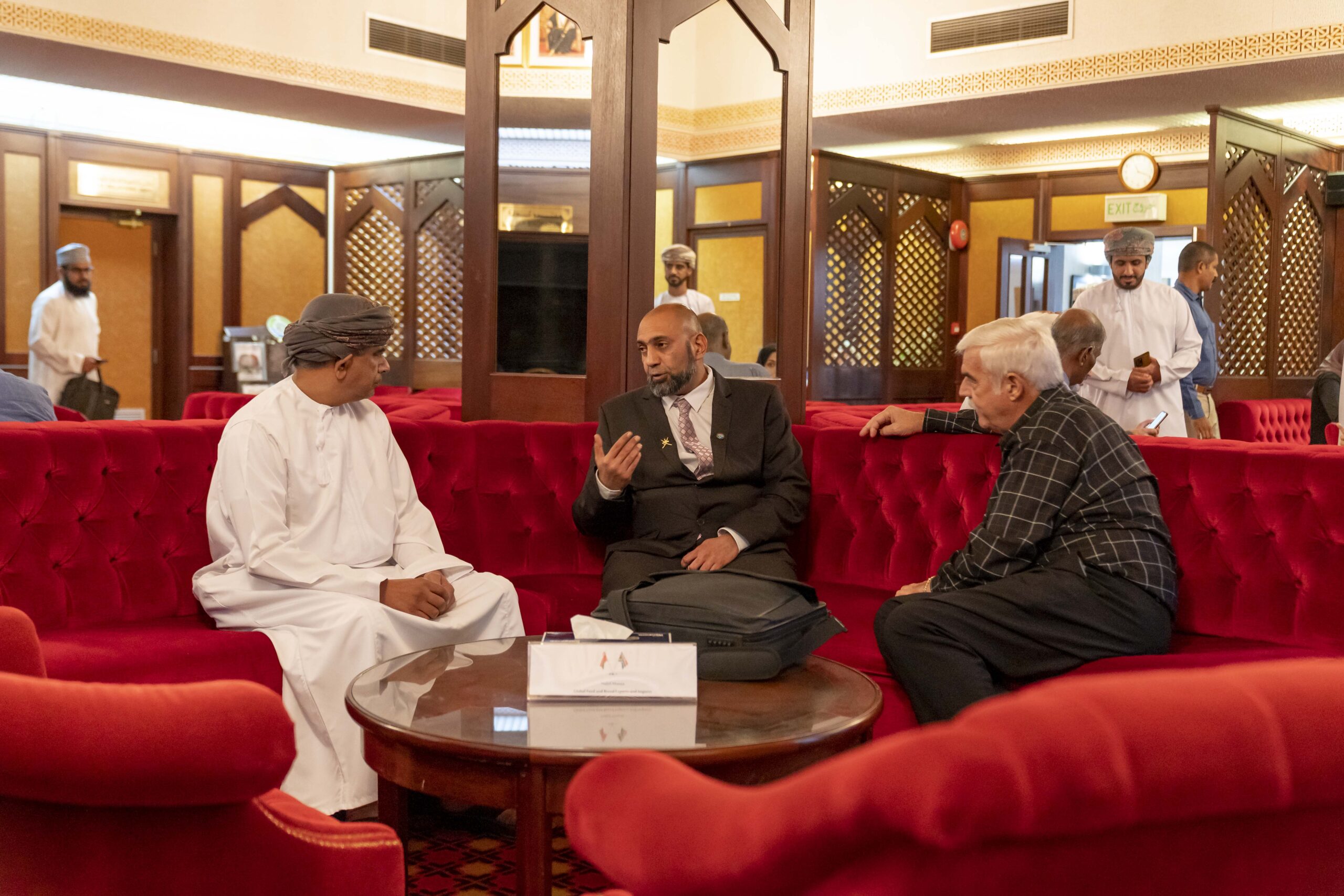 الغرفة تناقش تعزيز التبادل التجاري والاستثماري مع الوفد التجاري الجنوب أفريقي