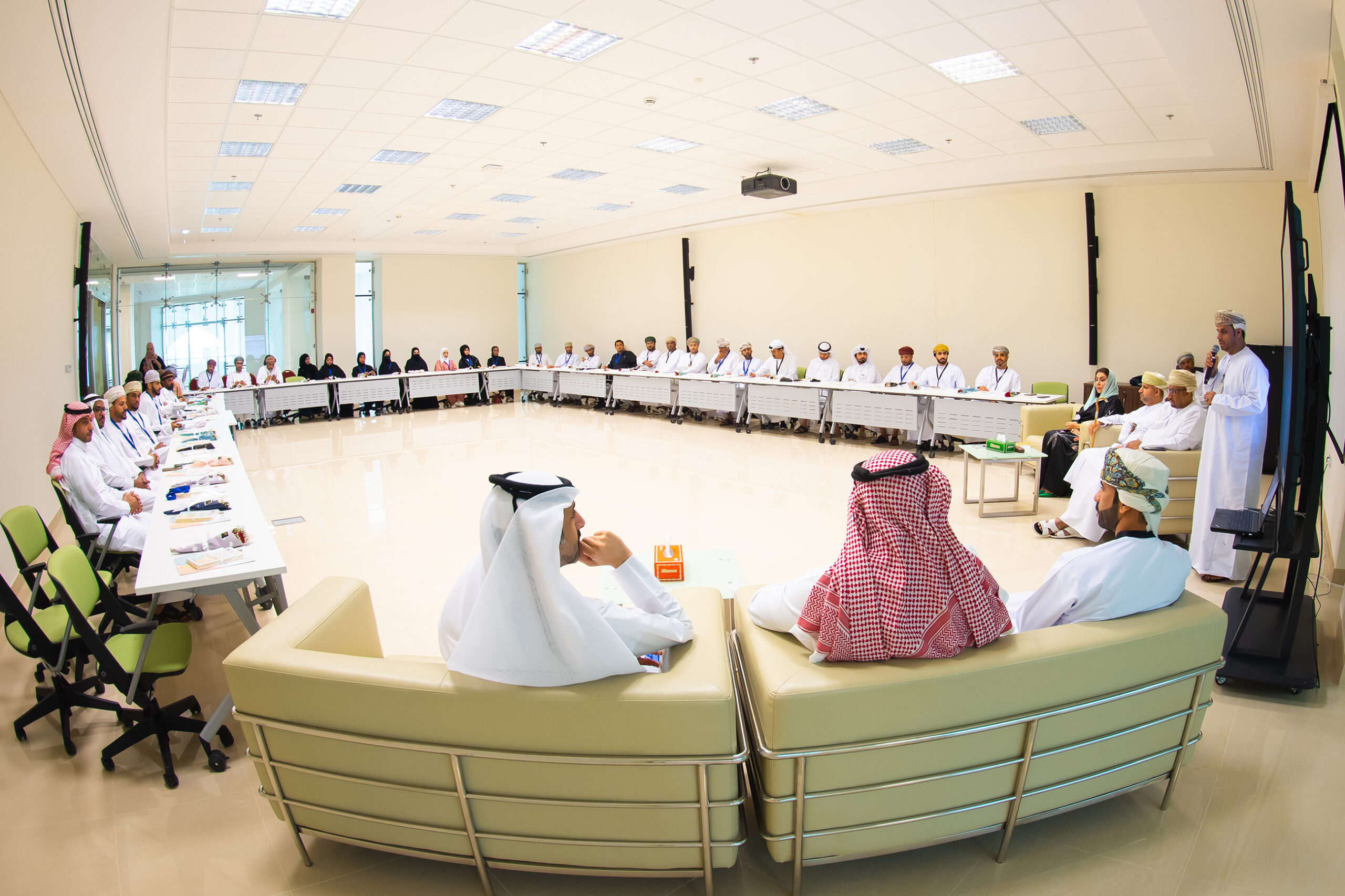 انطلاق حلقة العمل التدريبية “صناعة القائد الرياضي الخليجي” بظفار
