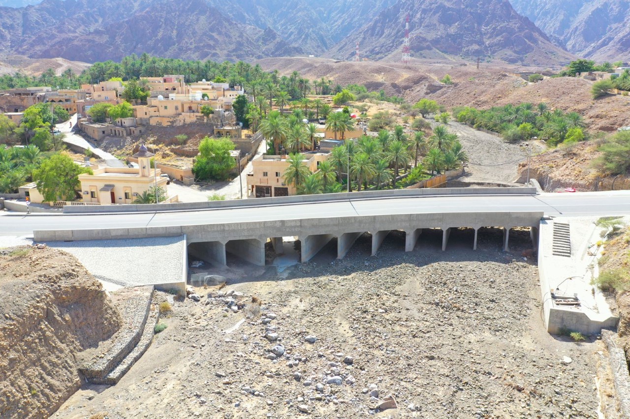 %80 نسبة الإنجاز في طريق (الخد ـ شام ) الجبلي