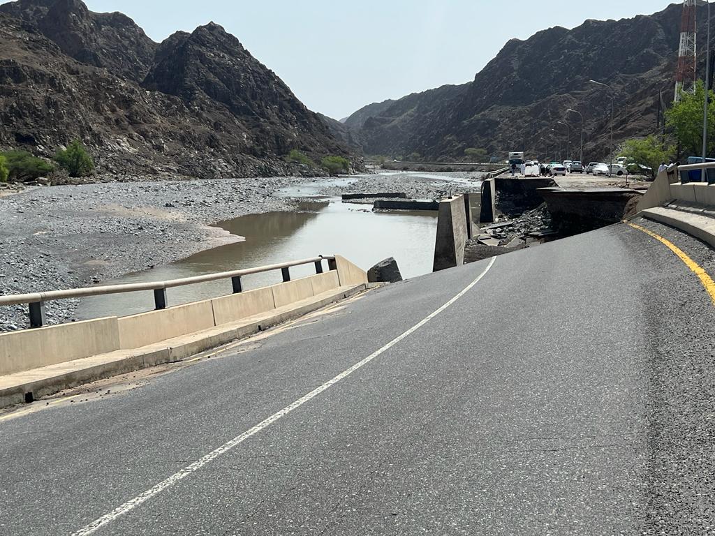 تنفيذًا للتوجيهات السامية.. طرحُ مناقصات إصلاح الطرق المتضررة جراء الأمطار التي شهدتها سلطنة عُمان أخيرًا