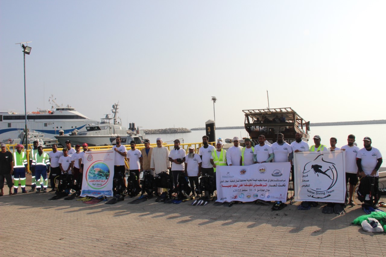 هيئة البيئة تنظم حملة لتنظيف الشعاب المرجانية بشمال الباطنة