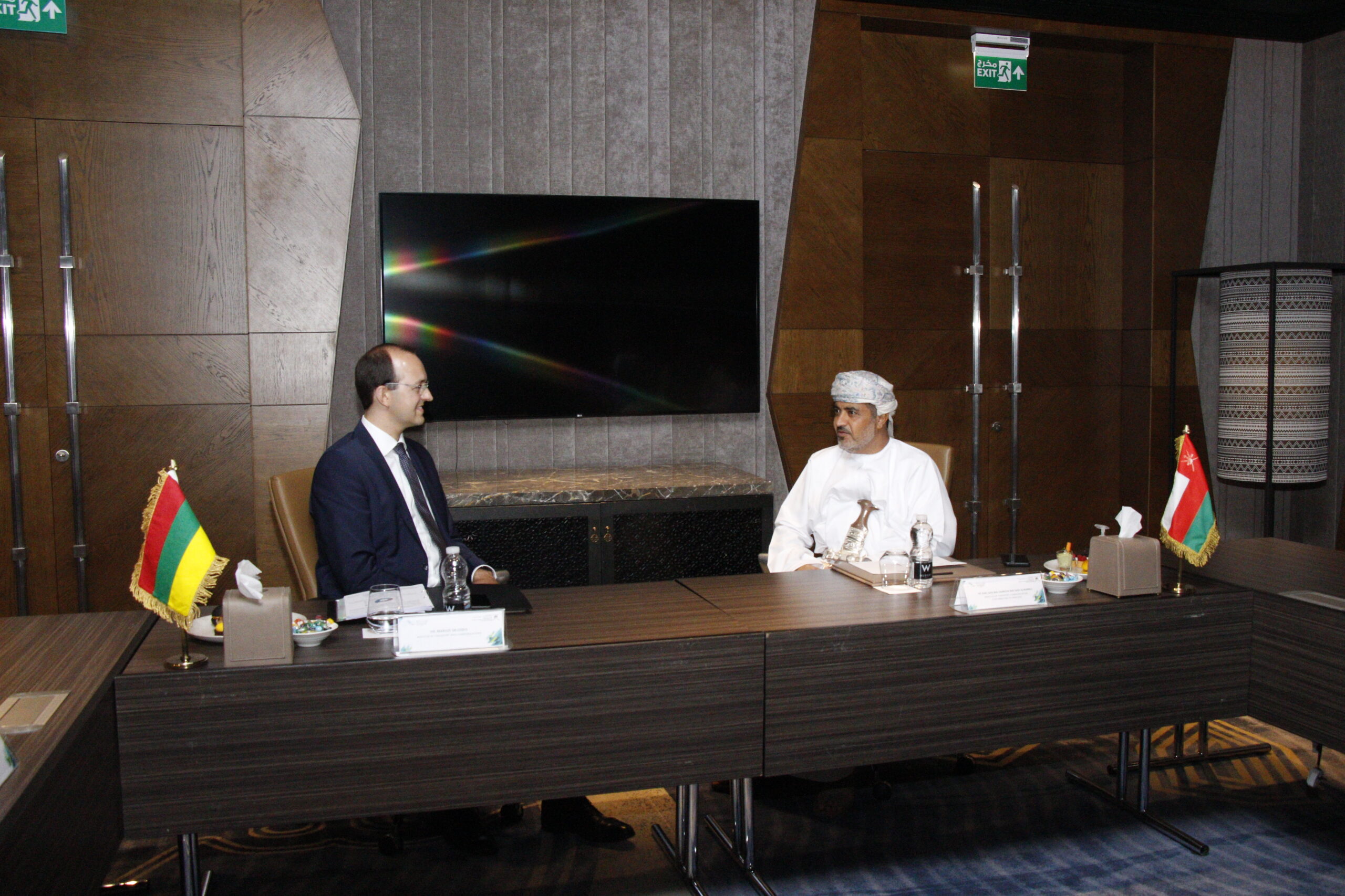 سلطنة عُمان وجمهورية ليتوانيا تستعرضان مجالات التعاون في النقل واللوجيستيات والاتصالات وتقنية المعلومات