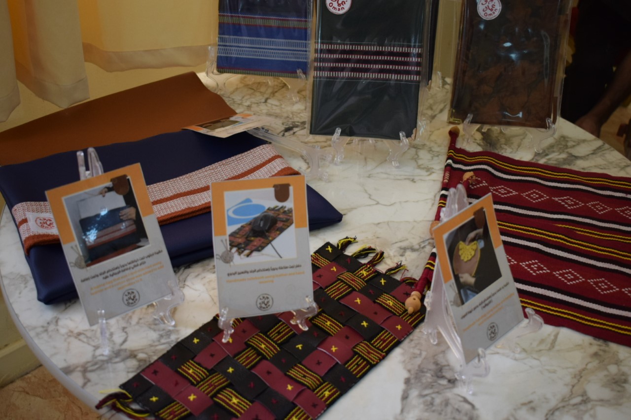 معرض النسيج والجلود بمحافظة الظاهرة