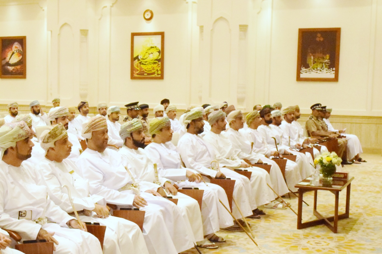 جلسة حوارية حول استدعاء المركبات بمحافظة شمال الباطنة