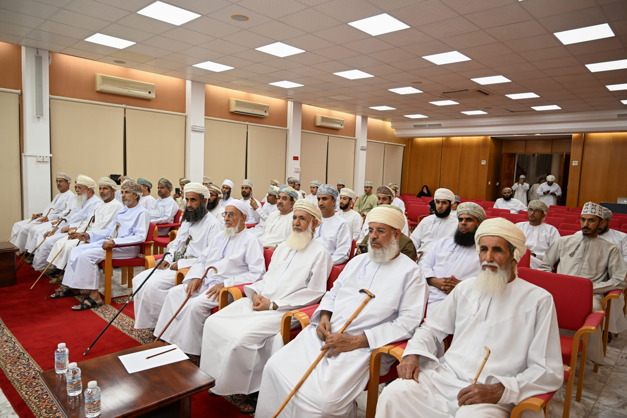 ندوة علمية تتقصى أثر “آل حسين بن شوال” بالنادي الثقافي