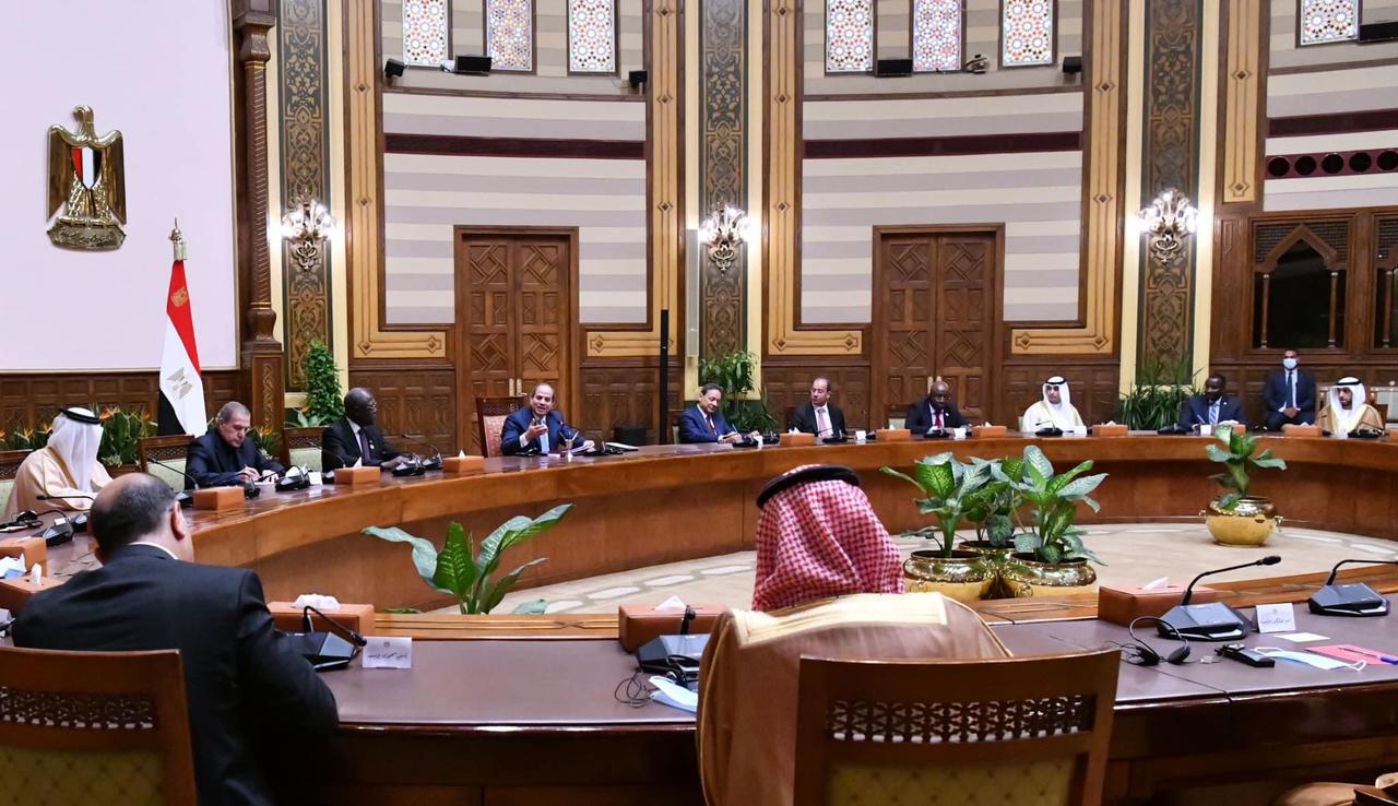 تحيّاتُ جلالةِ السُّلطان المعظم للرئيس المصري نقلها وزير الإعلام