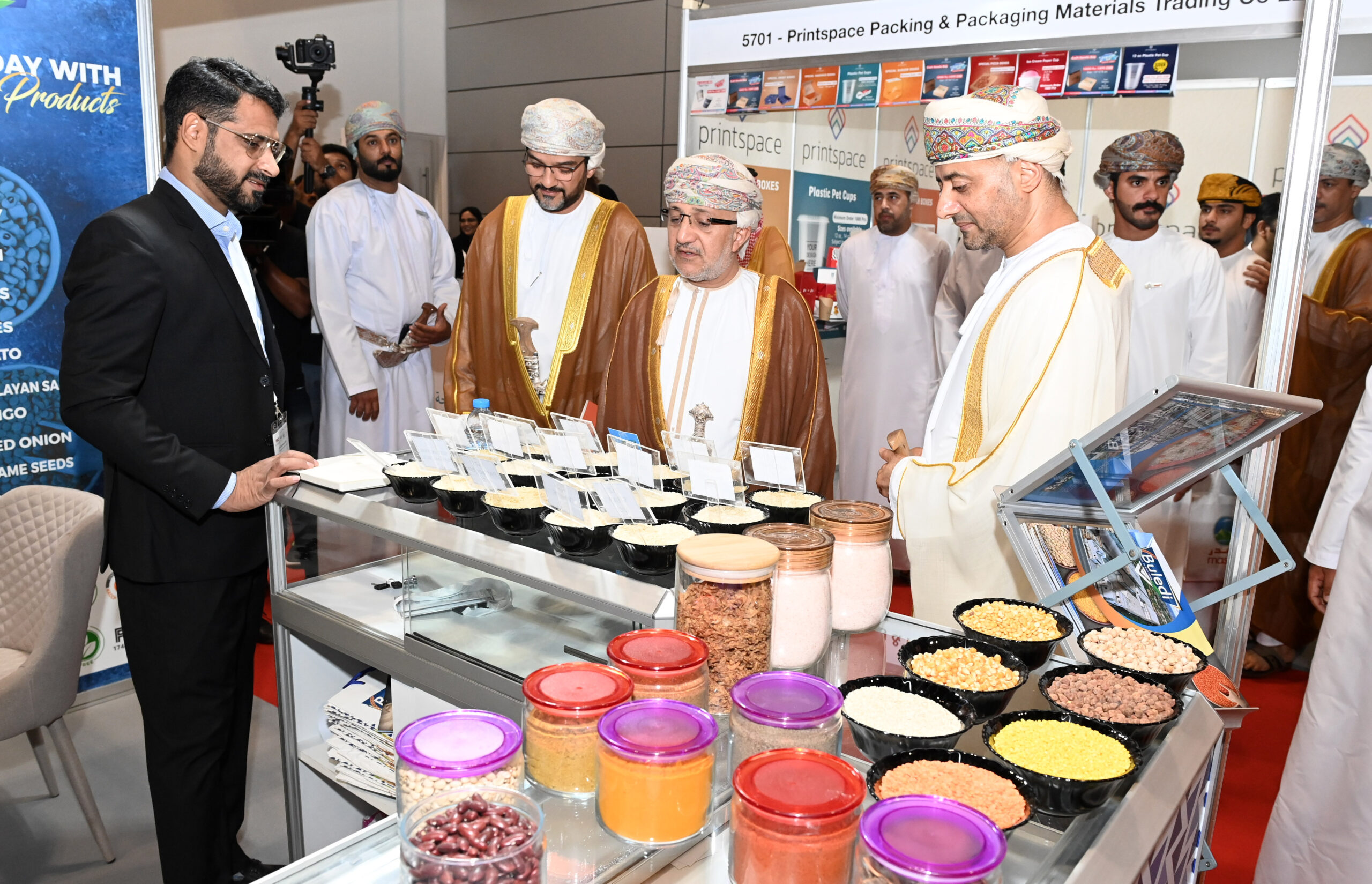 معرض عُمان للغذاء والضيافة يطلق فعالياته في مركز المؤتمرات والمعارض 2 63316f0a90884 scaled