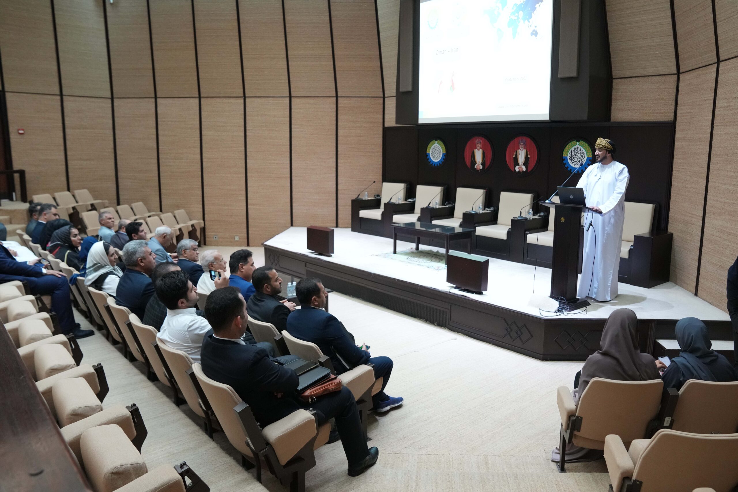 بحث الفرص والحوافز التجارية والاستثمارية مع الجانب الإيراني