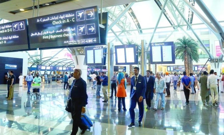 قرابة 464 ألف مسافر عبر مطار صلالة خلال موسم خريف ظفار 2022م
