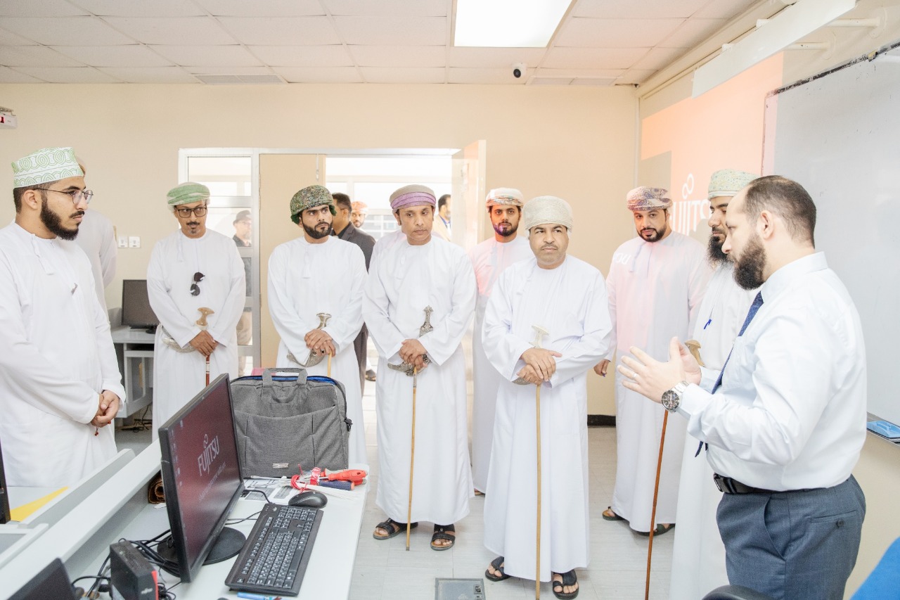 جامعة التقنية والعلوم التطبيقية بصور تفتتح مختبرات الحاسب الآلي