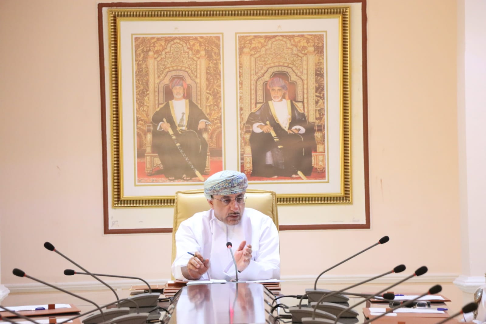 لقاءٌ لمناقشة الرؤى والخطط المستقبلية والبرامج التنموية في محافظة الداخلية