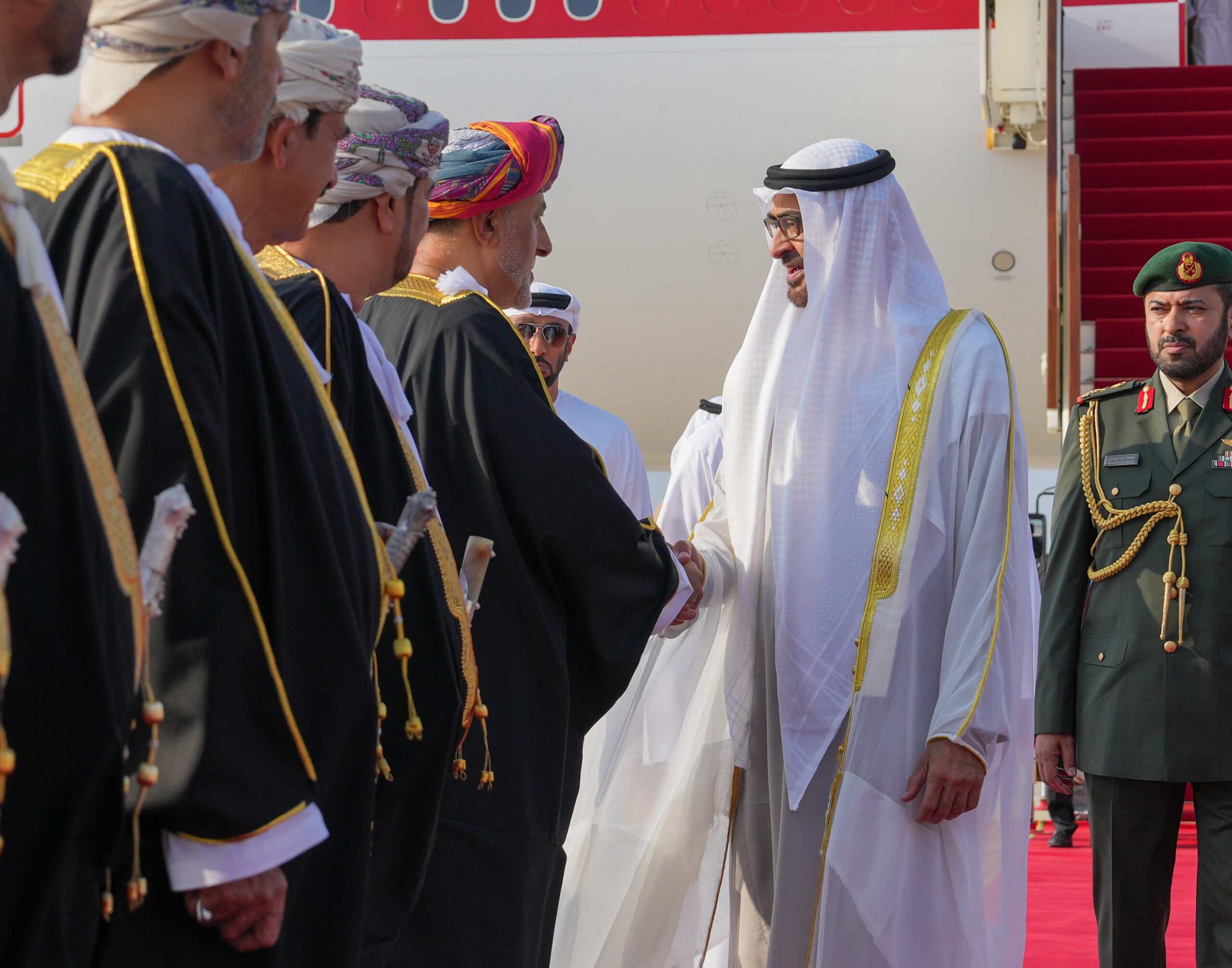 رئيسُ دولة الإمارات يصل إلى سلطنة عُمان