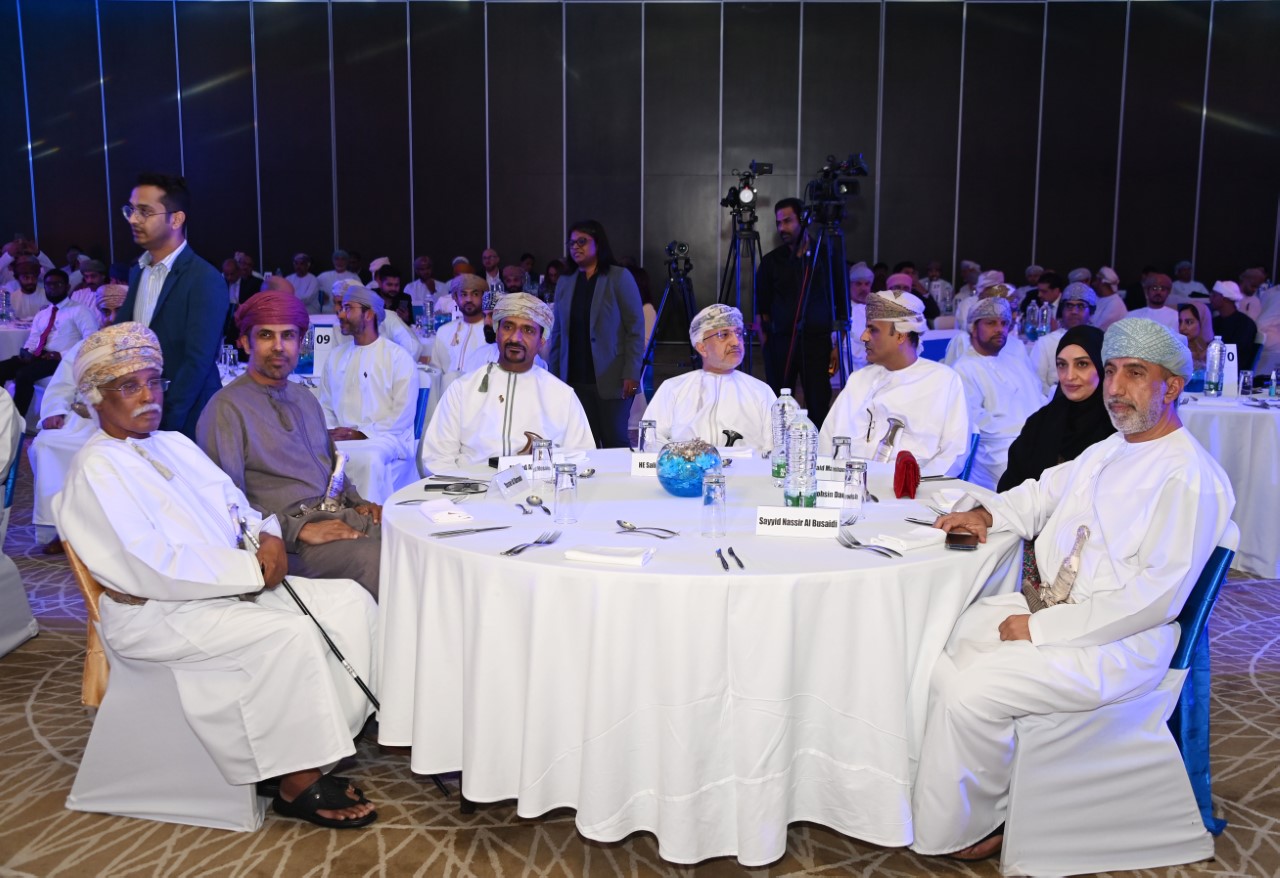 الاحتفال بتوزيع جوائز الدورة الثانية عشرة لـ “أفضل الشركات العمانية أداء “