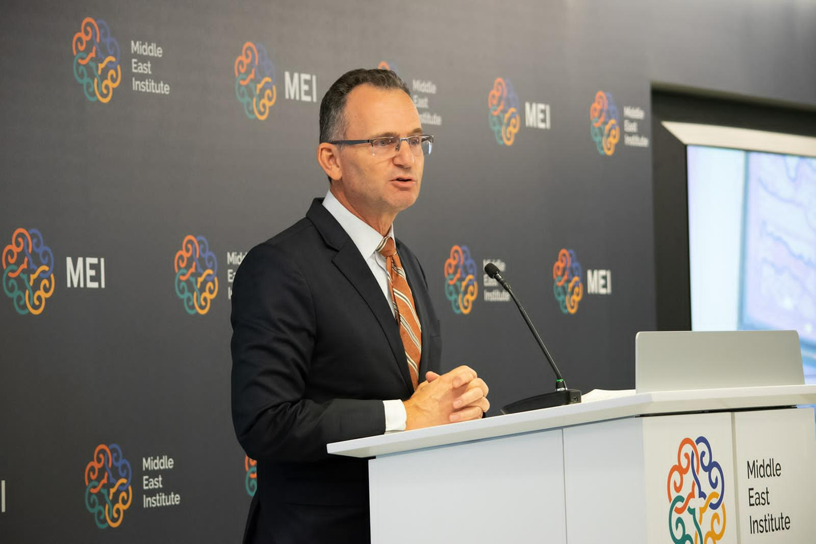 إعادة افتتاح مكتبة عُمان في معهد الشرق الأوسط بواشنطن