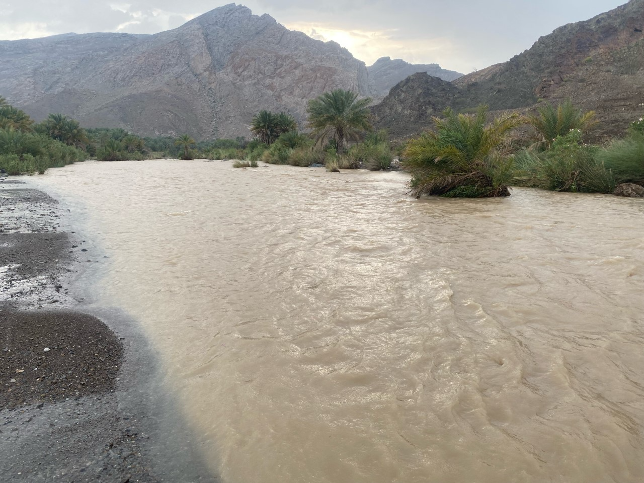 هطول أمطار على عدد من ولايات محافظة الظاهرة
