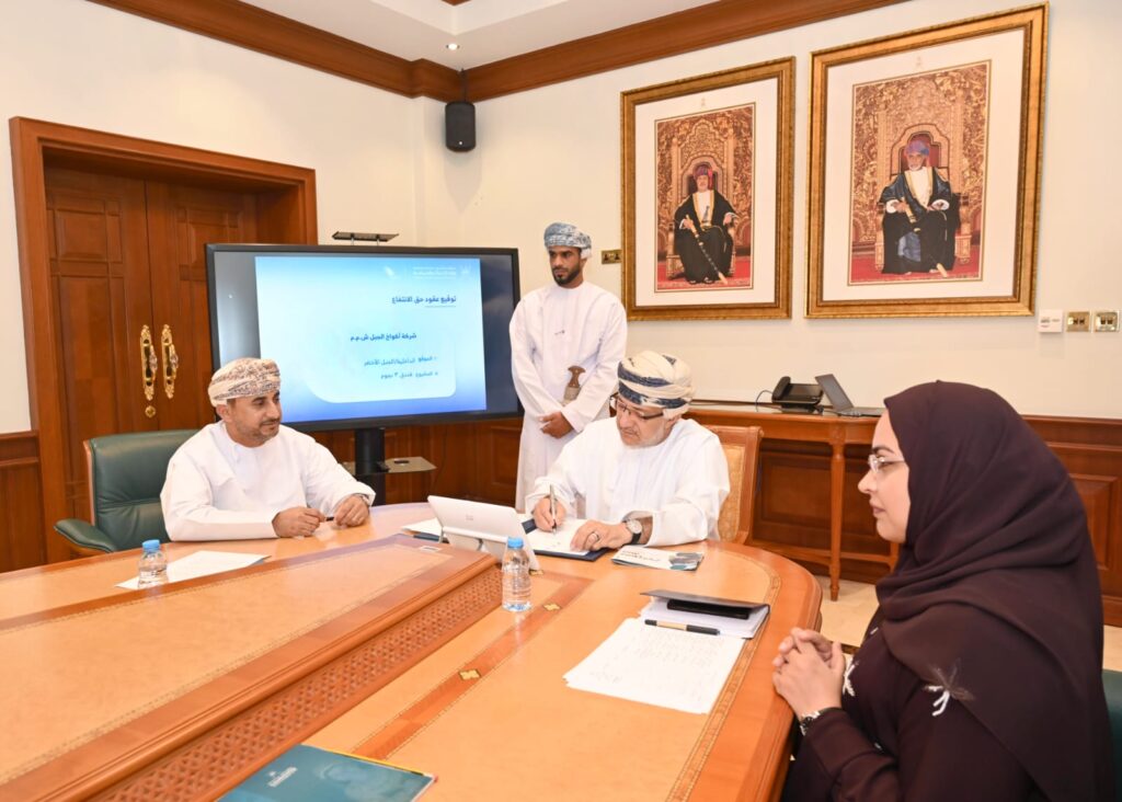 وزارة التراث والسياحة توقع عقود حق انتفاع لإقامة 9 مشروعات سياحية 2 IMG 20220901 WA0032