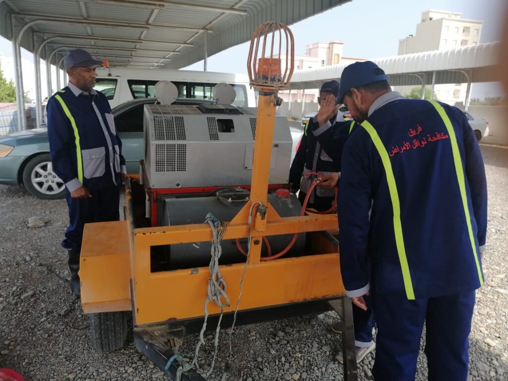 بلدية الخابورة تقيم ورشة عمل تختص في صيانة وتنظيف الآلات والمعدات المستخدمة في عمليات الرش بالمبيدات 4 IMG 20220912 WA0024