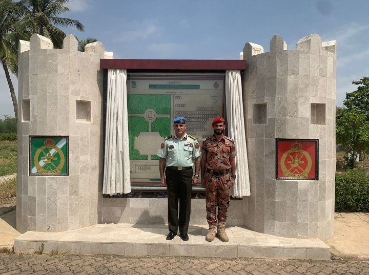 الملحق العسكري العميد الركن طايع اللواما في زيارة إلى صلالة 1 الملحق العسكري العميد الركن طايع اللواما في زيارة إلى صلالة