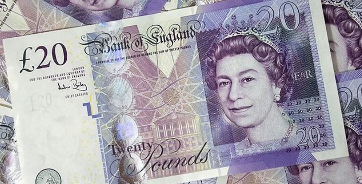 الجنيه الإسترليني ينخفض إلى أدنى مستوى له  مقابل الدولار