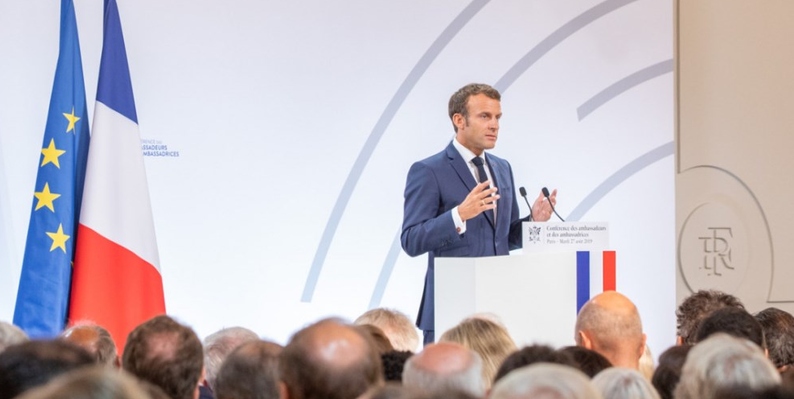 باريس تدعو إلى مواصلة الحوار مع روسيا على خلفية الحرب في أوكرانيا