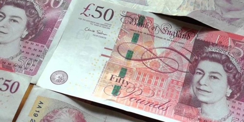 الجنيه البريطاني يتراجع أمام الدولار إلى أدنى مستوى له في 37 عامًا