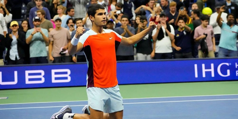 بطولة فلاشينغ ميدوز: ألكاراس يواجه تيافو في نصف النهائي بعد فوز ماراثوني على سينر