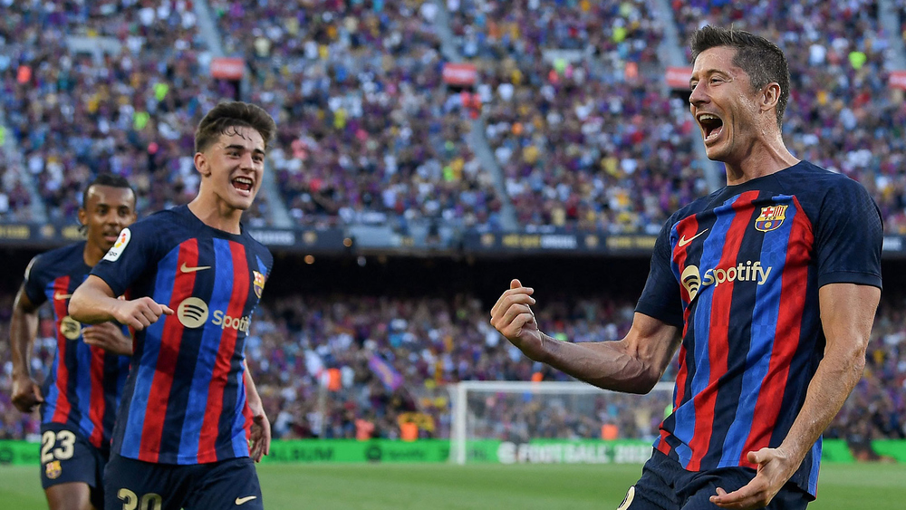 برشلونة يواصل سلسلة انتصاراته بالفوز على إلتشي 3 / صفر في الدوري الإسباني لكرة القدم