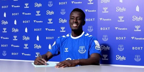 السنغالي غاي يعود إلى إيفرتون قادمًا من سان جرمان