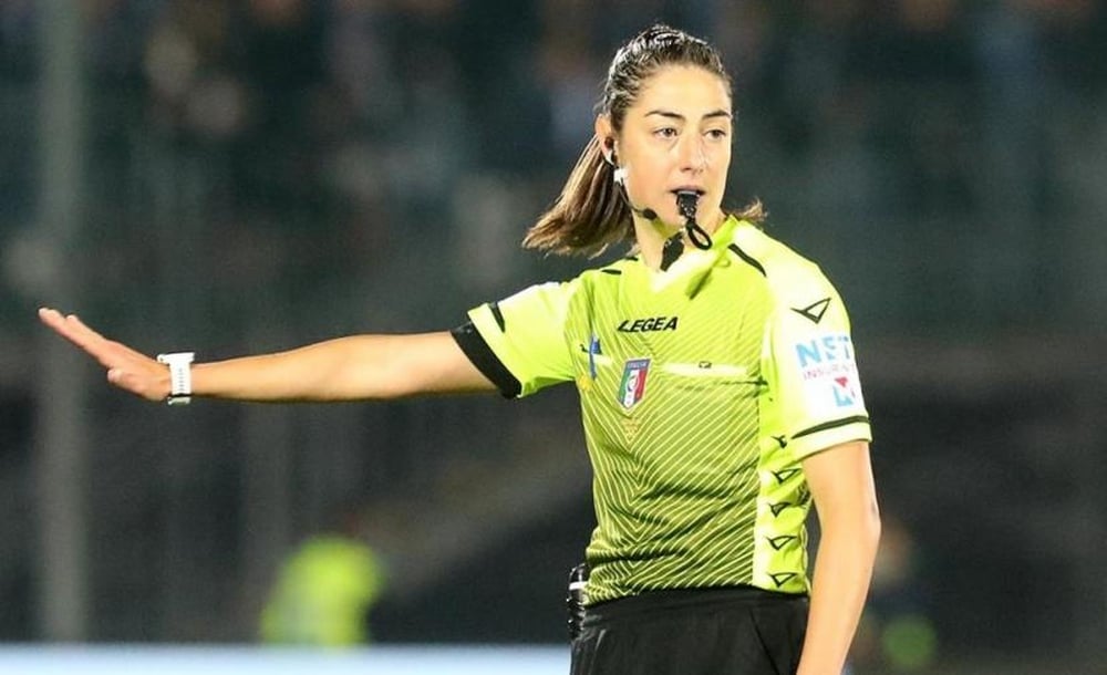 كابوتي أول امرأة تدير مباراة رسمية في بطولة إيطاليا