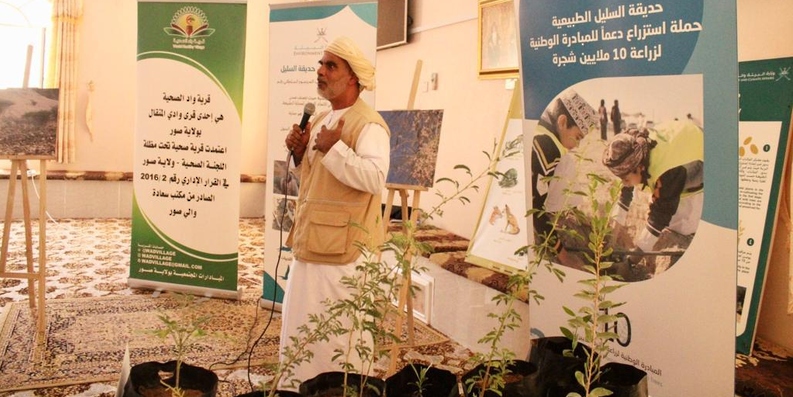 حملة موسعة للتشجير في وادي منقال بولاية صور