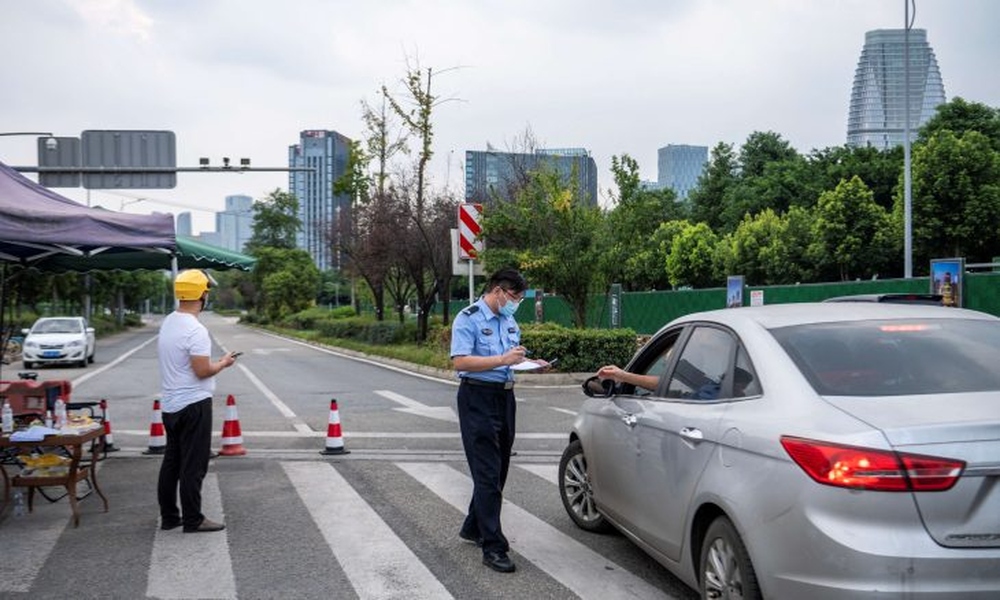 تشينجدو الصينية تمدد إغلاق معظم المناطق للحد من تفشي كورونا