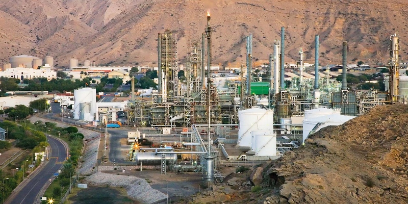 نفط عُمان يرتفع دولارين أمريكيين وسنتًا واحدًا
